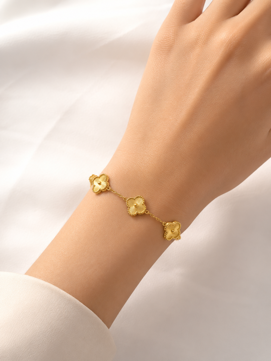 Gold clover bracelet