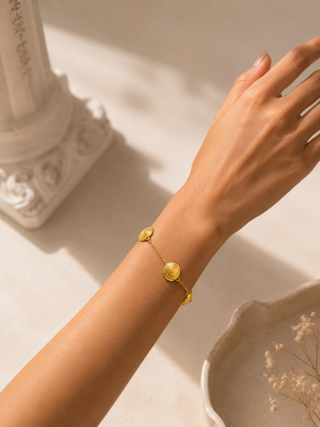 Round loop bracelet