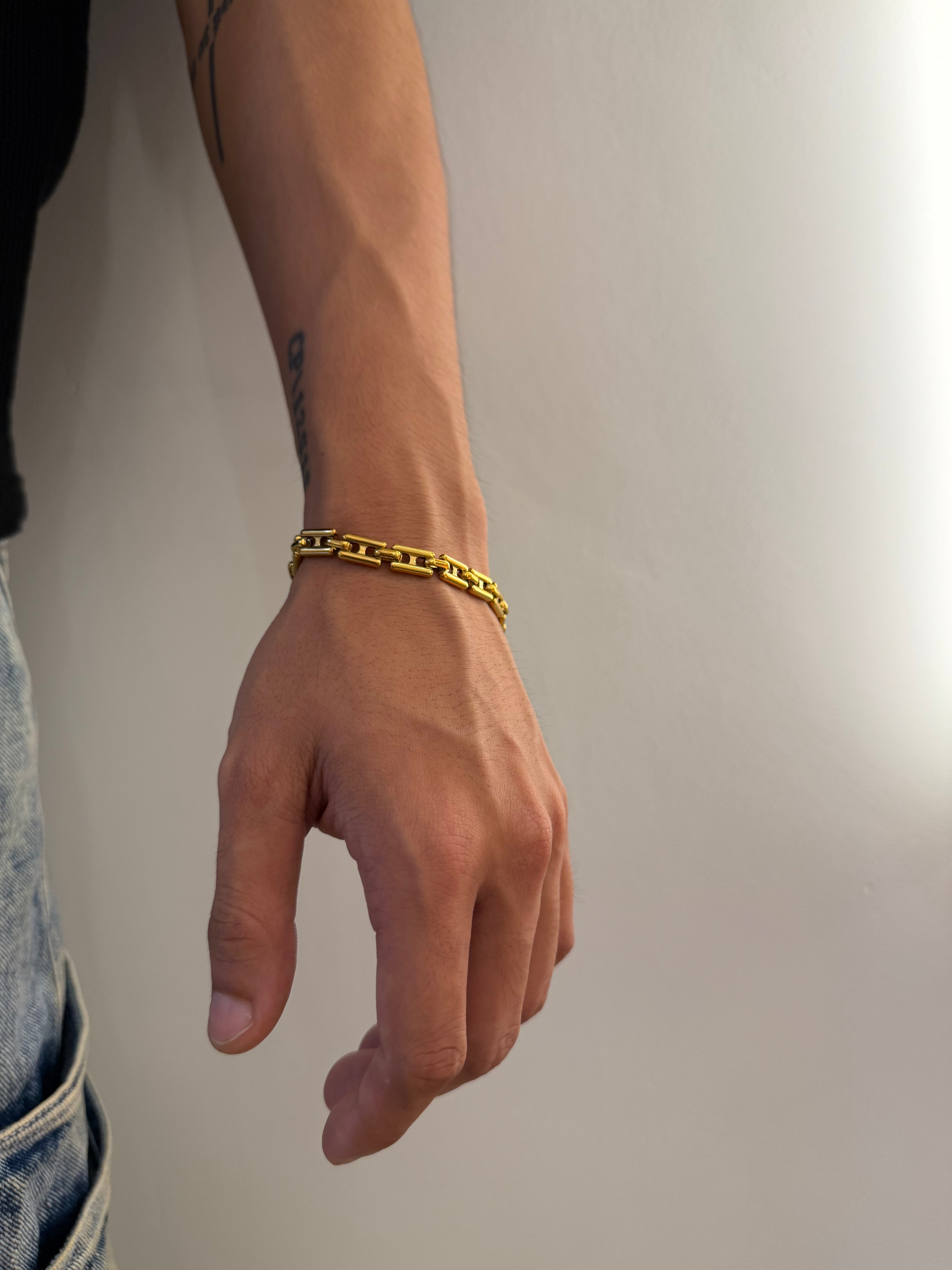 Golden axis