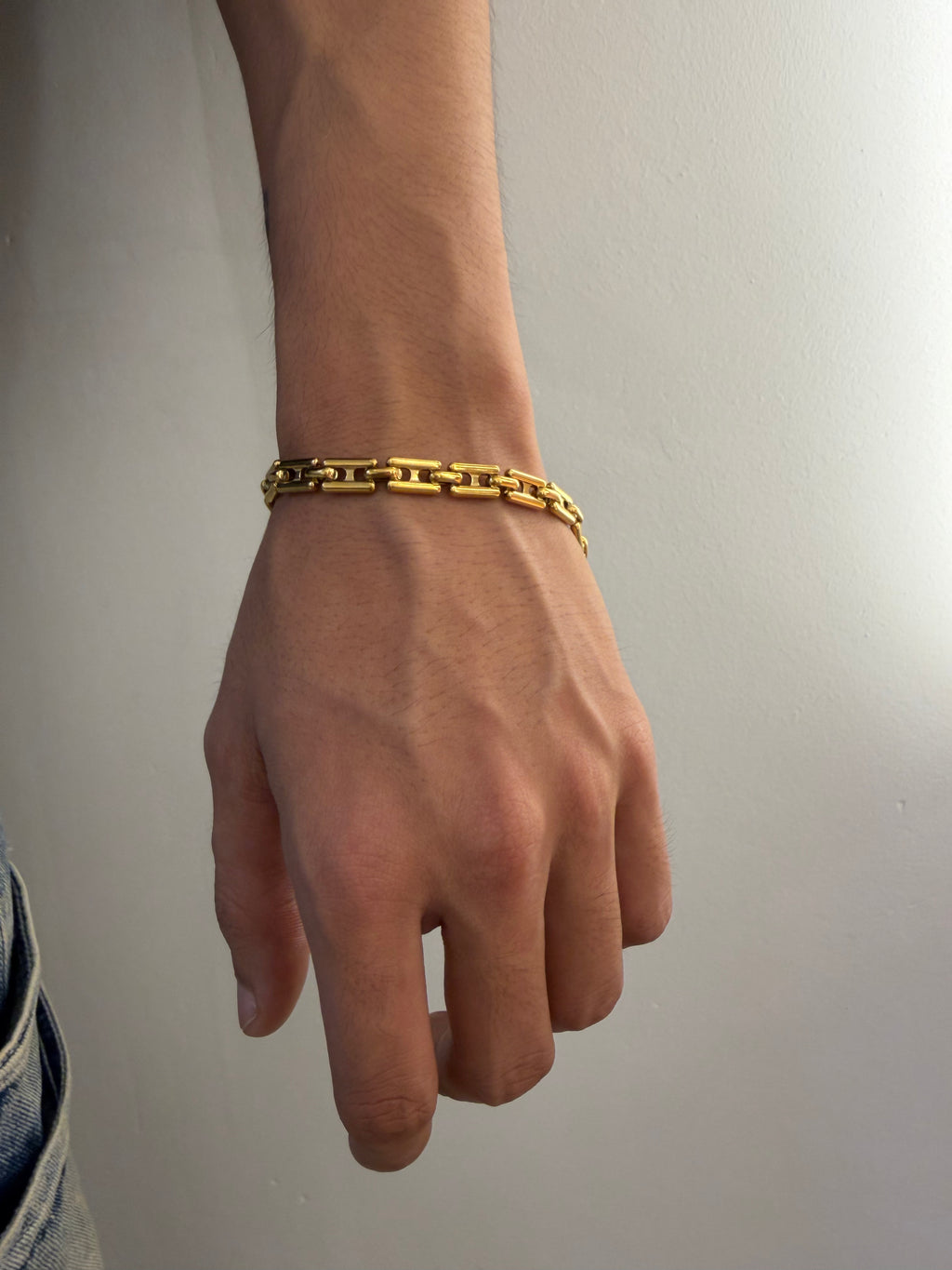 Golden axis