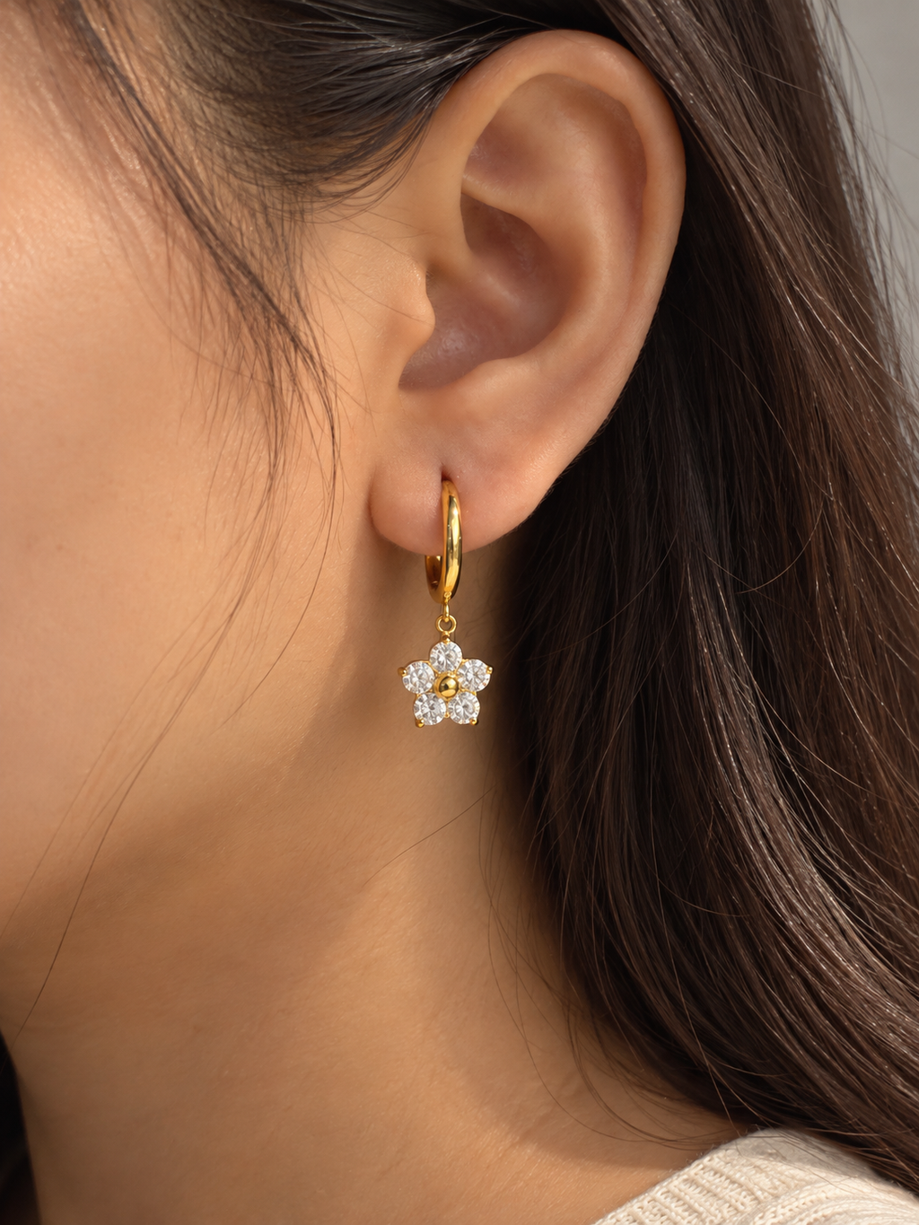 Flower charm earring
